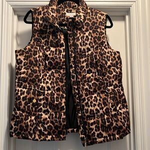 Always in style Leopard! Puffer Vest Charter Club Size Large
